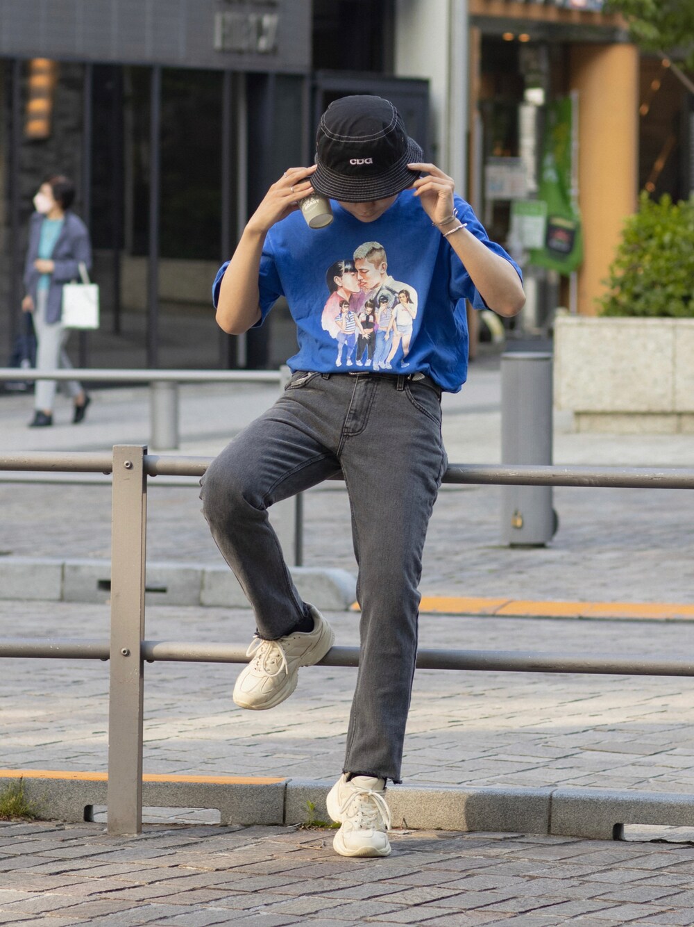 Supreme のアイテムを使った「バケットハット」の人気ファッション