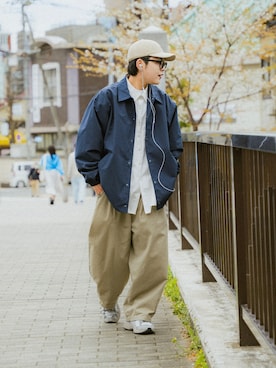 「いまどきジャケット写真」｜「アイテム（チノパンツ）」を使った、かやさん（メンズ・168cm）の春コーディネート