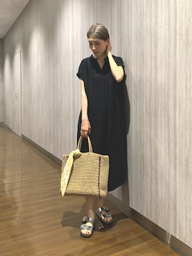 「URBAN RESEARCH DOORS（アーバンリサーチドアーズ）のBIRKENSTOCK　EXCLUSIVE ARIZONAMETALLIC（サンダル、シルバー系）」を使った、masayooさん（レディース・167cm）の夏コーディネート