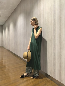 「URBAN RESEARCH DOORS（アーバンリサーチドアーズ）の『別注』Audrey and John Wad×DOORS　シャイニーベアフライスワンピース（ワンピース、グリーン系）」を使った、masayooさん（レディース・167cm）の夏コーディネート