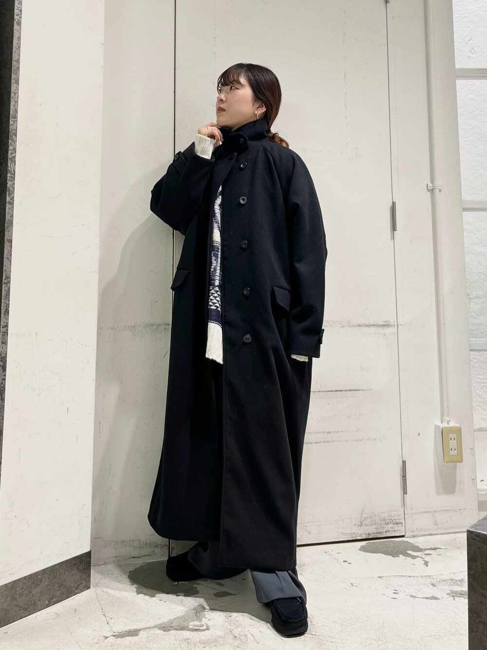 「KBF、冬のコーデ、アウター、コクーンコート、コート、スタンドカラー、ニット、ジャガードニット、低身長、スラックス」｜「KBFのコクーンロングコート（ステンカラーコート、ブラック系）」を使った、sasaさん（レディース・153cm）の冬コーディネートの1枚目の写真