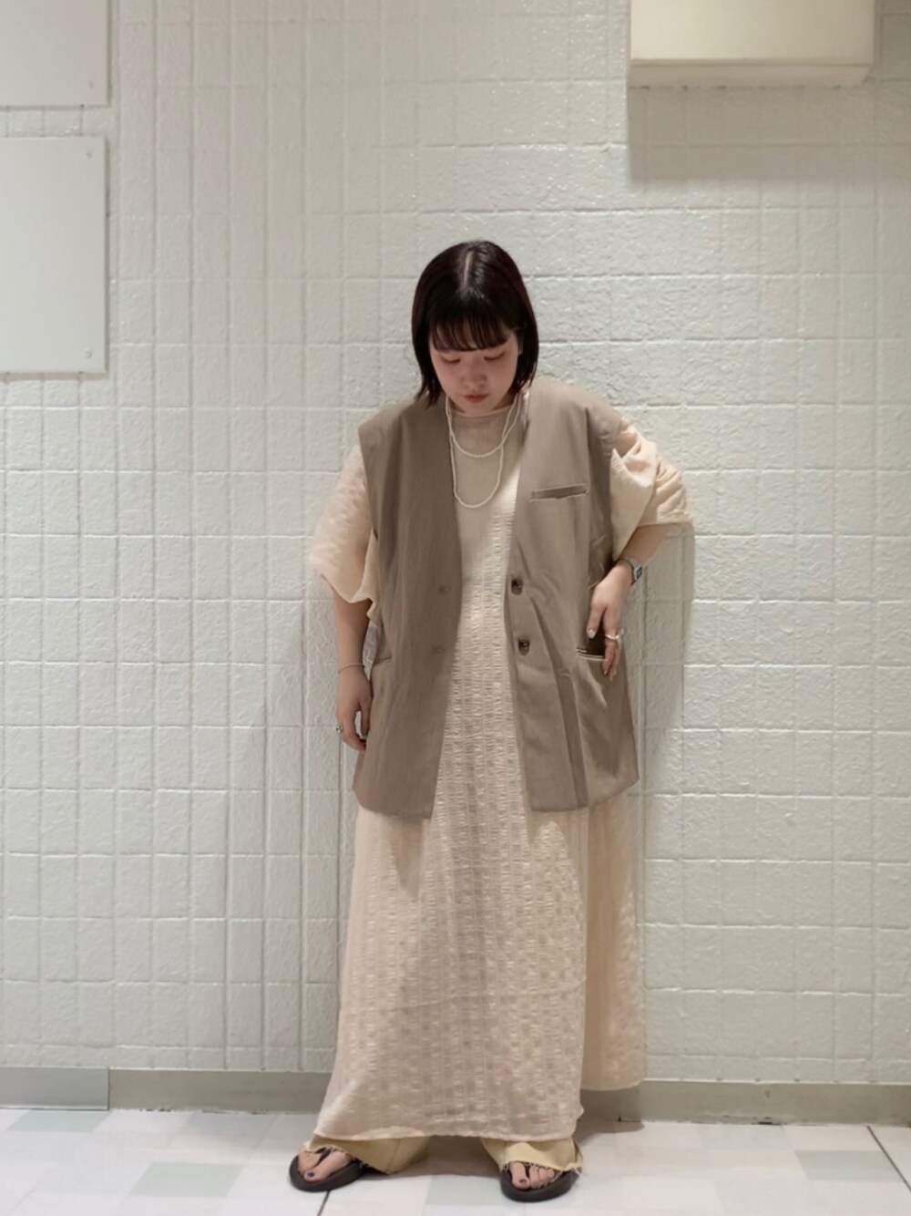 「KBF、kbf_ootd、ワンピース、ベスト、重ね着、ベージュ、シアーワンピース」｜「KBFの2WAYノーカラージャケット（ノーカラージャケット、ベージュ系）」を使った、sasaさん（レディース・153cm）の夏コーディネートの1枚目の写真