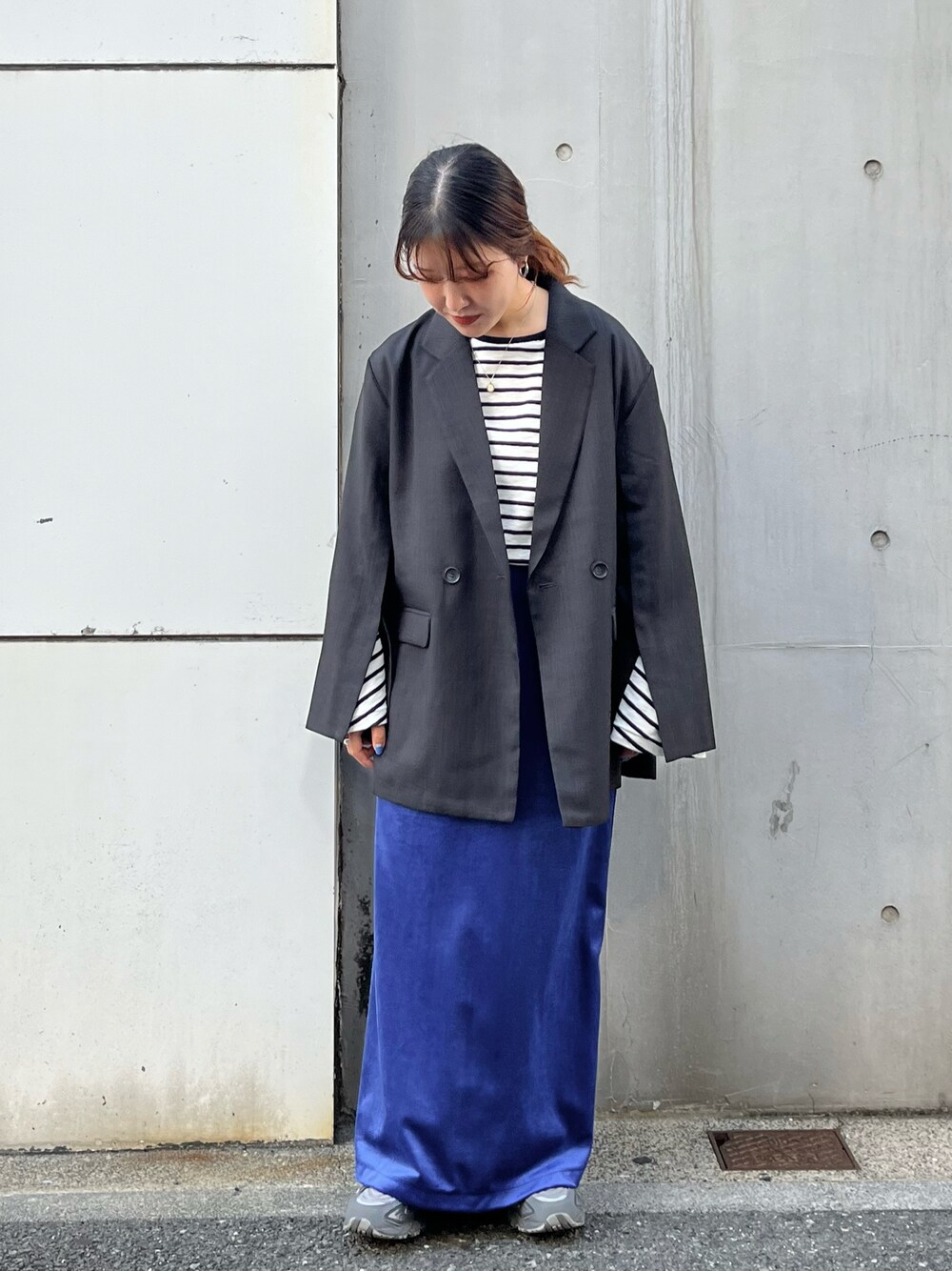 「KBF、kbf_ootd、ジャケット、オーバーサイズ、低身長、ボーダー、ベロア、スカート、ベロアスカート」｜「KBFのスリットスリーブダブルジャケット（その他アウター、グレー系）」を使った、sasaさん（レディース・153cm）の秋コーディネートの1枚目の写真