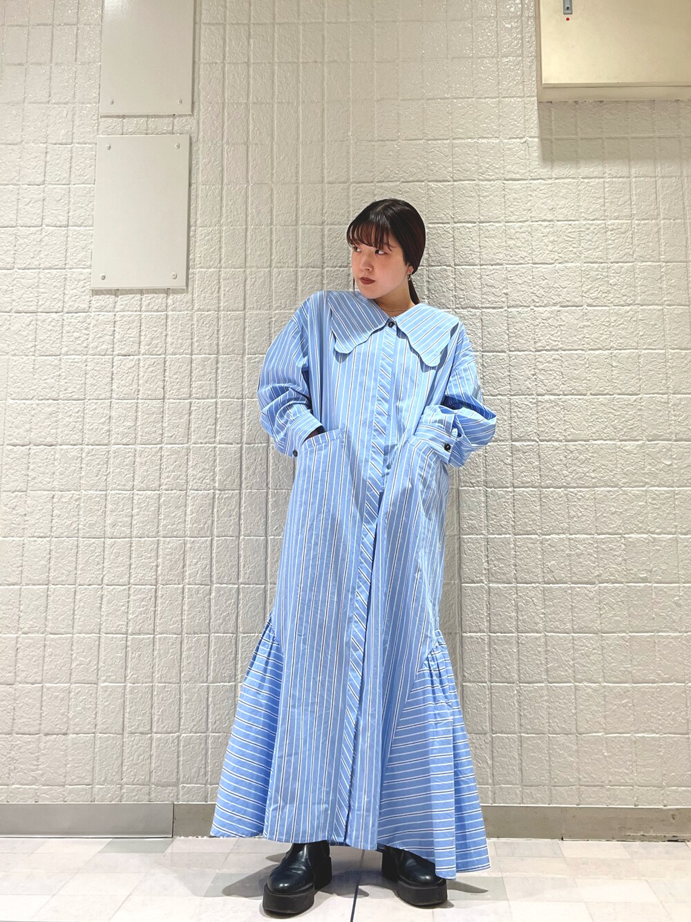 「KBF、kbf_ootd、ストライプ、ストライプワンピース、ワンピース」｜「KBFのウェーブカラーワンピース（ワンピース、ブルー系）」を使った、sasaさん（レディース・153cm）の冬コーディネートの1枚目の写真