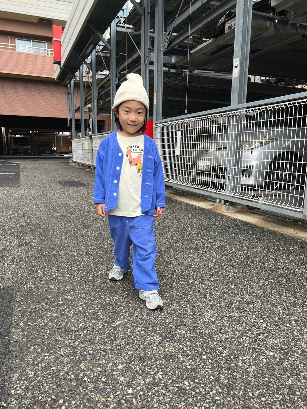 「スポーツミックス、ニット帽、休日スタイル、秋冬コーデ、キッズコーデ、おしゃれさんと繋がりたい、男の子コーデ」｜「ZARA KIDSのアイテム（ニットキャップ/ビーニー、ホワイト系）」を使った、Eitoさん（キッズ・100cm）の秋コーディネートの1枚目の写真