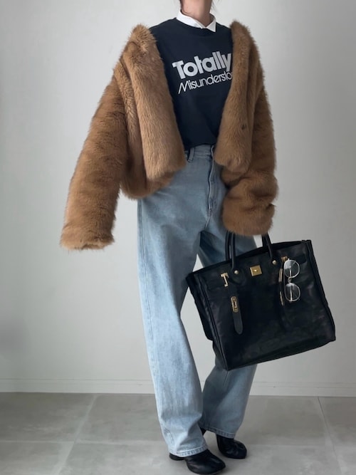 B.さんのその他アウター「<6(ROKU) >フェイクファー コート(6|ロク)」を使ったコーディネート