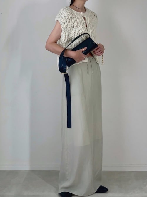 「hellam（へラム）のハンドニットロービングベスト（ベスト）」を使った、B.さん（レディース・167cm）の秋コーディネート
