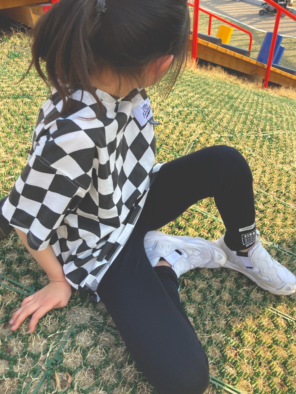 「カジュアルコーデ、シンプルコーデ、おしゃれさんと繋がりたい、春コーデ、休日スタイル、小学生、チェック柄に恋してる、シンプル」｜「ZARAのアイテム（Tシャツ/カットソー、ホワイト系）」を使った、eimieさん（キッズ・131cm）の春コーディネートの1枚目の写真