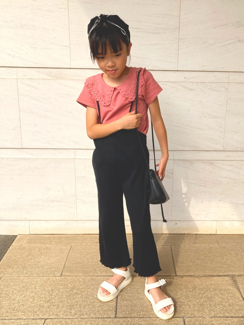 「3coinsのアイテム（カチューシャ、ブラック系）」を使った、すみとゆずさん（キッズ・121cm）の夏コーディネートの1枚目の写真