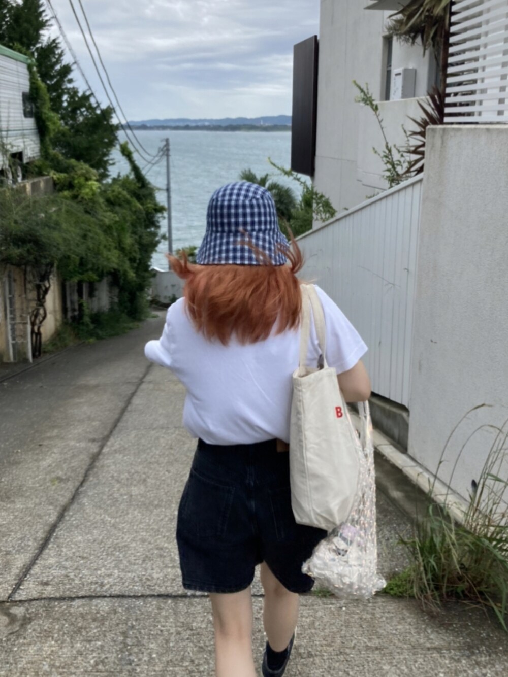 「海、バケハ、シンプルコーデ、ショートパンツ」｜「H&Mのアイテム（帽子、ブルー系）」を使った、まーーさん（レディース・159cm）の夏コーディネートの1枚目の写真