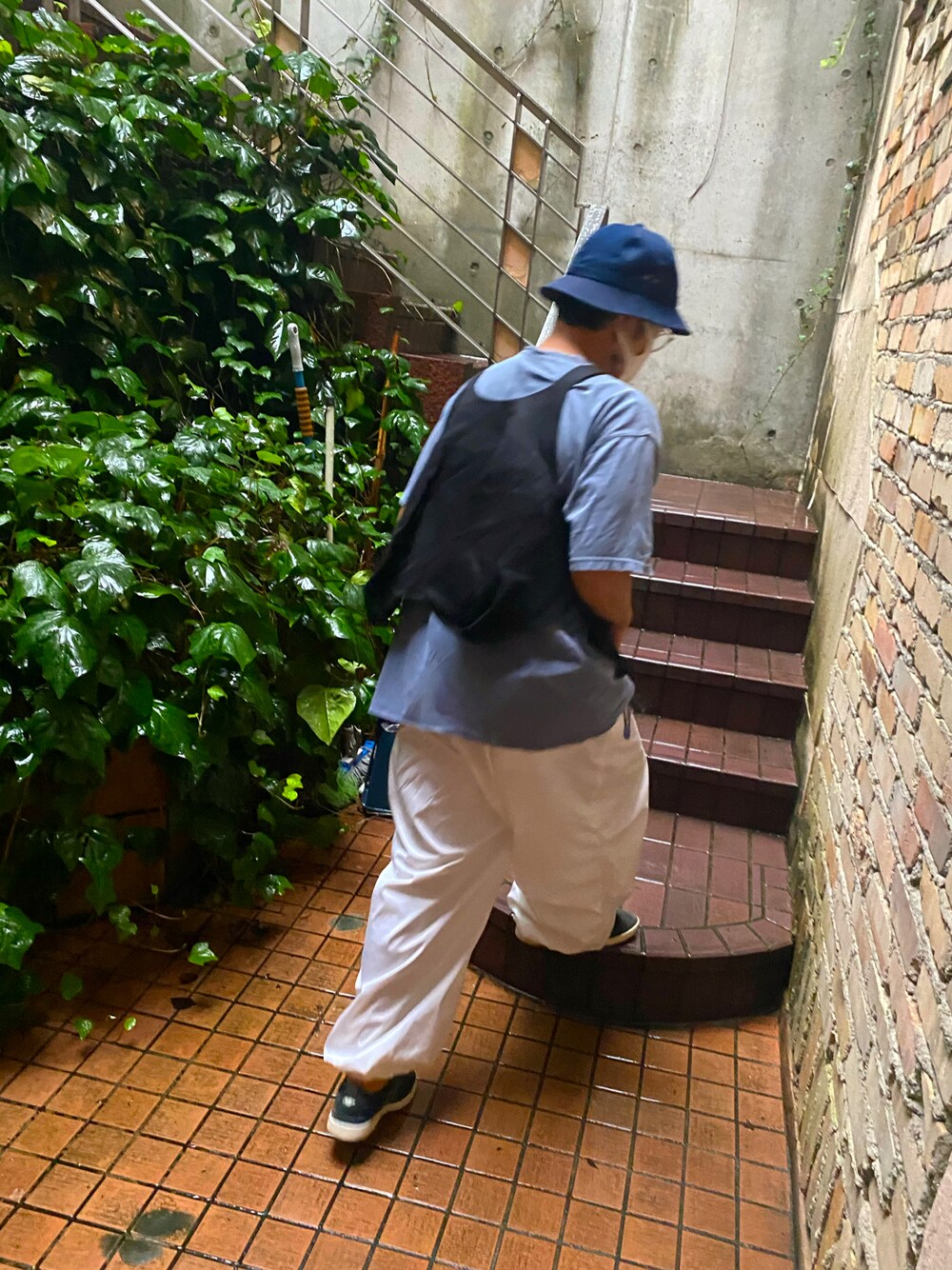 「秋コーデ、カフェスタイル、雨の日コーデ」｜「usedのアイテム（その他パンツ、ホワイト系）」を使った、えんがわさん（メンズ・168cm）の秋コーディネートの1枚目の写真
