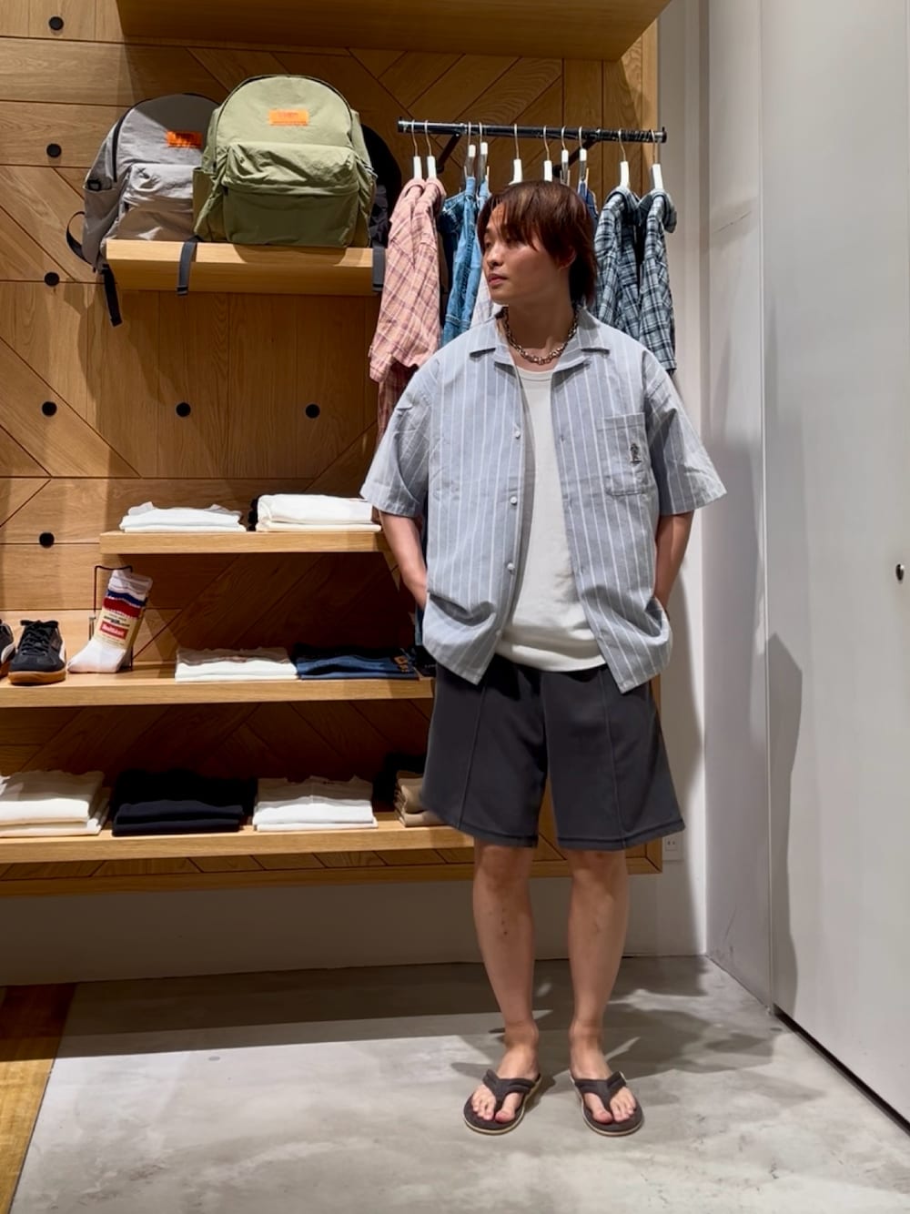 「サンダル、夏コーデ、カジュアルコーデ、メンズコーデ、休日スタイル、最近のいい感じコーデ、ショートパンツ、シャツスタイル、ストライプシャツ、スウェット、夏、オーバーサイズ、大人カジュアル、いいね、save、フォローお願いします🤑、BAYFLOW(BAYFLOW)」｜「BAYFLOWの【TeddyBear/テディベア】刺繍オープンカラー半袖シャツ（シャツ/ブラウス、ブルー系）」を使った、ゆーーーとさん（メンズ・173cm）の夏コーディネートの1枚目の写真