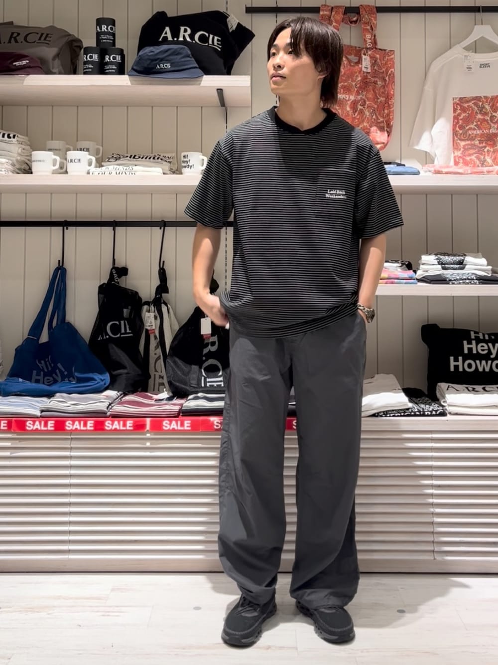「夏ルックで気分アップ、スポーツミックス、シンプルスタイル、大人コーデ、おしゃれさんと繋がりたい、夏だ！Tシャツ着よう！、ベーシック/シンプル、シンプルコーデ、カジュアル、大人カジュアル、ラフ、ボーダー、Tシャツ、ナイロンパンツ、BAYFLOW(BAYFLOW)」｜「BAYFLOWの[トレンド感]シシュウボーダーＴ（Tシャツ/カットソー、ブラック系）」を使った、ゆーーーとさん（メンズ・173cm）の夏コーディネートの1枚目の写真