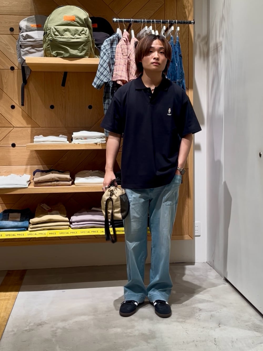 「夏コーデ、大人カジュアル、春夏コーデ、きれいめカジュアル、カジュアルコーデ、大人コーデ、ootd、お洒落さんとつながりたい、ゆるコーデ、夏服、シンプルコーデ、カジュアル、ポロシャツ、デニム、BAYFLOW(BAYFLOW)」｜「BAYFLOWの【TeddyBear/テディベア】刺繍半袖ポロシャツ【抗菌防臭】（Tシャツ/カットソー、ブラック系）」を使った、ゆーーーとさん（メンズ・173cm）の夏コーディネートの1枚目の写真