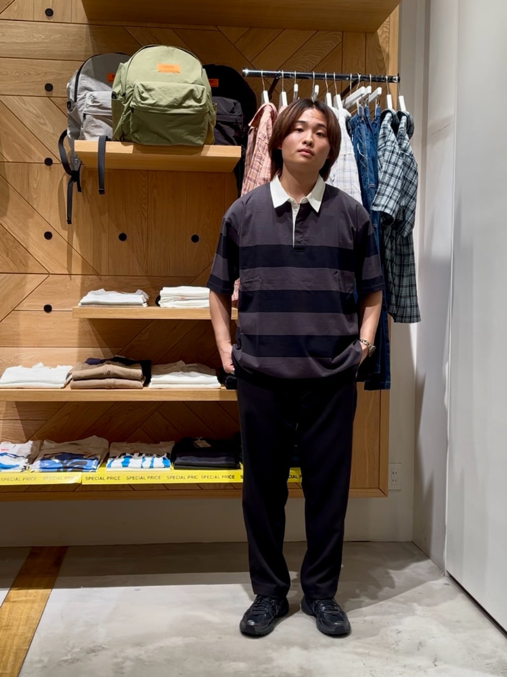 「夏コーデ、シンプルスタイル、おしゃれさんと繋がりたい、休日スタイル、いいね、save、フォローお願いします🤑、お出かけコーデ、ワイドパンツ、モノトーンコーデ、スニーカー、韓国ファッション、ラフコーデ、夏ファッション、リラックススタイル、大人カジュアル、BAYFLOW(BAYFLOW)」｜「AMERICAN RAG CIEの【AMERICAN RAG CIE】ラグビーシャツ（ユニセックス）（その他トップス、グレー系）」を使った、ゆーーーとさん（メンズ・173cm）の夏コーディネートの1枚目の写真