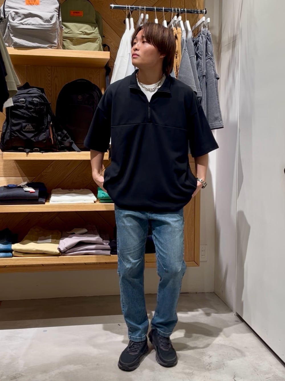 「夏コーデ、ストリート、大人カジュアル、おでかけコーデ、休日コーデ、outfit、ootd、夏、カジュアルコーデ、ラフ、ハーフジップ、ノースリーブ、デニム、BAYFLOW(BAYFLOW)、スポーツミックス」｜「HEREIAMの【HEREIAM MEN】吸水速乾＆UV/DRYMIXハーフジッププルオーバー（Tシャツ/カットソー、ブラック系）」を使った、ゆーーーとさん（メンズ・173cm）の夏コーディネートの1枚目の写真