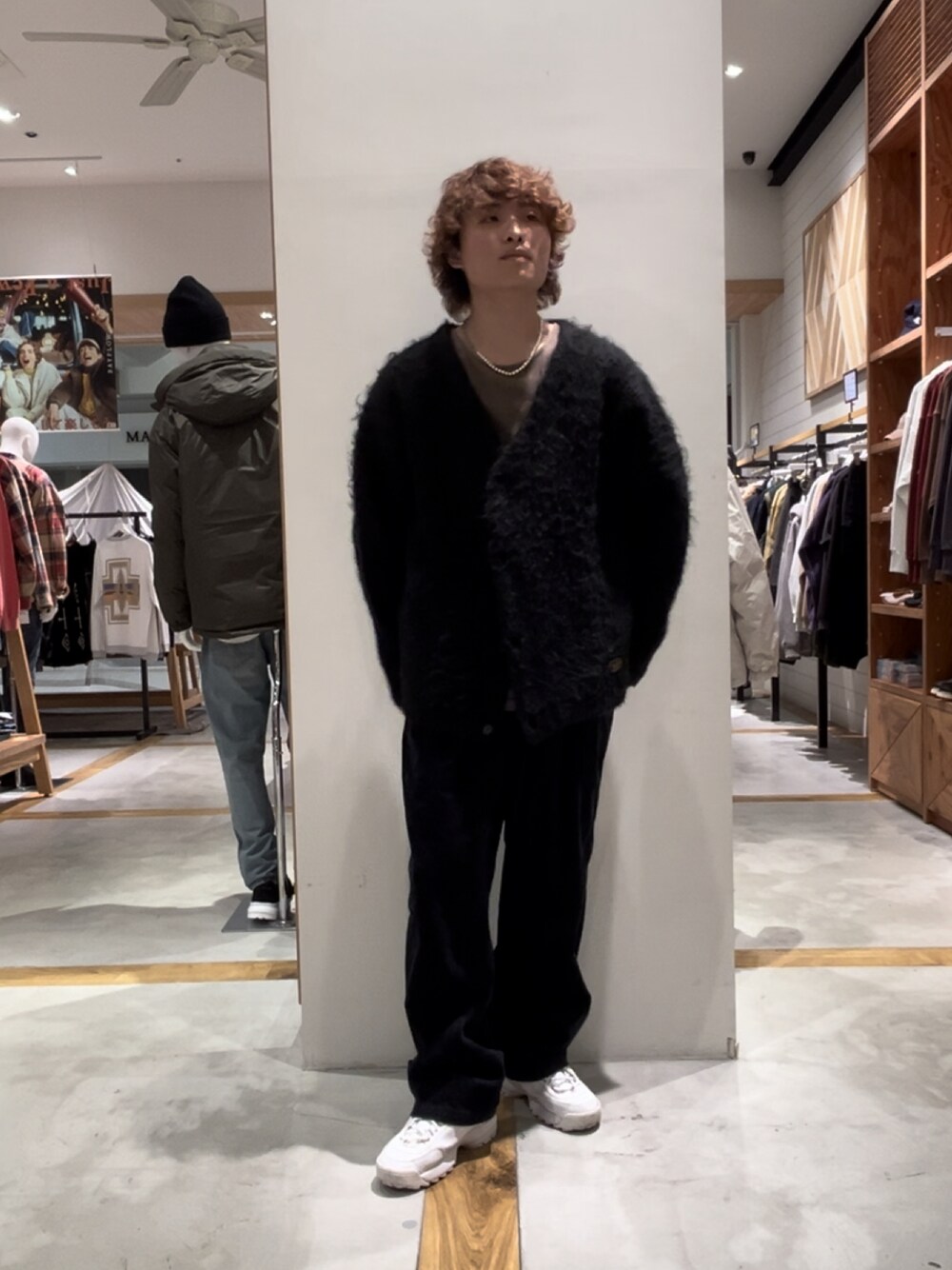 「シンプルコーデ、おしゃれさんと繋がりたい、オトナカジュアル、秋服、メンズコーデ、オーバーサイズ、韓国ファッション、カーディガン、冬コーデ、モード、コーデュロイ、BAYFLOW(BAYFLOW)、綺麗めコーデ、HARE、パーマ」｜「FILAのFILA ダッドスニーカー DISRUPTOR 2 / ディスラプター2 TAPEYTAPE/テイピーテープ（スニーカー、ホワイト系）」を使った、ゆーーーとさん（メンズ・173cm）の秋コーディネートの1枚目の写真