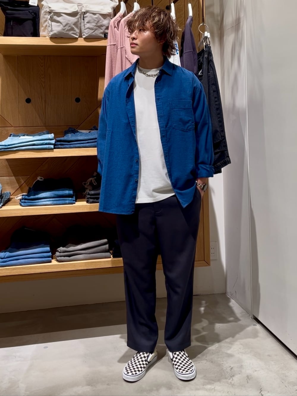 「ワイドパンツ、シンプルスタイル、お洒落さんとつながりたい、大人カジュアル、いいね、save、フォローお願いします🤑、おしゃれさんと繋がりたい、きれいめカジュアル、シャツスタイル、シャツ、リネン、テーパードパンツ、スラックス、BAYFLOW(BAYFLOW)、VANS、接触冷感」｜「BAYFLOWのノルマンディーリネン長袖シャツ（シャツ/ブラウス、ブルー系）」を使った、ゆーーーとさん（メンズ・173cm）の春コーディネートの1枚目の写真