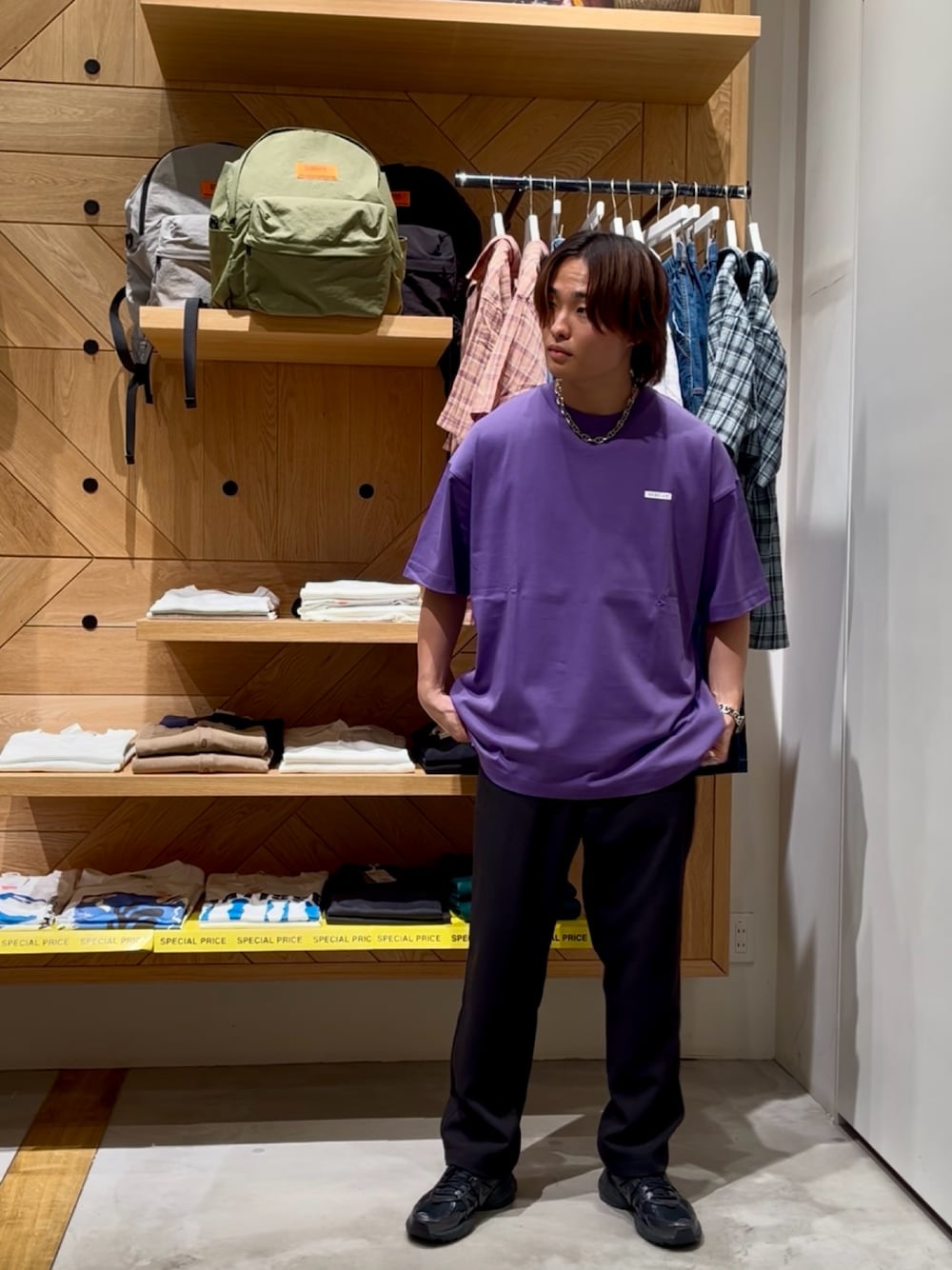 「大人コーデ、最近のいい感じコーデ、ブラック、カジュアルコーデ、モード、大人カジュアル、シンプルコーデ、Tシャツ、オーバーサイズ、お洒落さんとつながりたい、いいね、save、フォローお願いします🤑、メンズファッション、夏服コーデ、BAYFLOW(BAYFLOW)、HEREIAM」｜「HEREIAMの【HEREIAM MEN】接触冷感＆吸水速乾/レイヤーグラフィックTEE（Tシャツ/カットソー、パープル系）」を使った、ゆーーーとさん（メンズ・173cm）の夏コーディネートの1枚目の写真