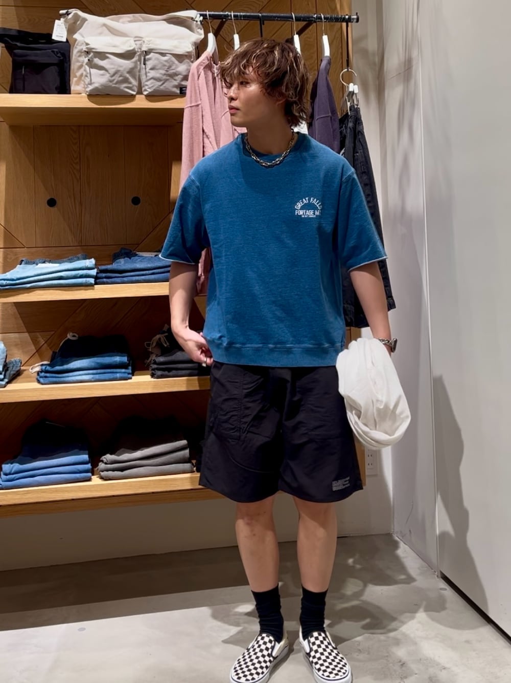 「夏コーデ、カジュアルコーデ、最近のいい感じコーデ、シンプルコーデ、シャツスタイル、スニーカーコーデ、ハーフパンツ、Tシャツ、メンズファッション、outfit、リネンシャツ、撥水加工、カジュアル、BAYFLOW(BAYFLOW)、シャツ」｜「BAYFLOWのインディゴスウェット半袖Tシャツ（Tシャツ/カットソー、ブルー系）」を使った、ゆーーーとさん（メンズ・173cm）の春コーディネートの1枚目の写真