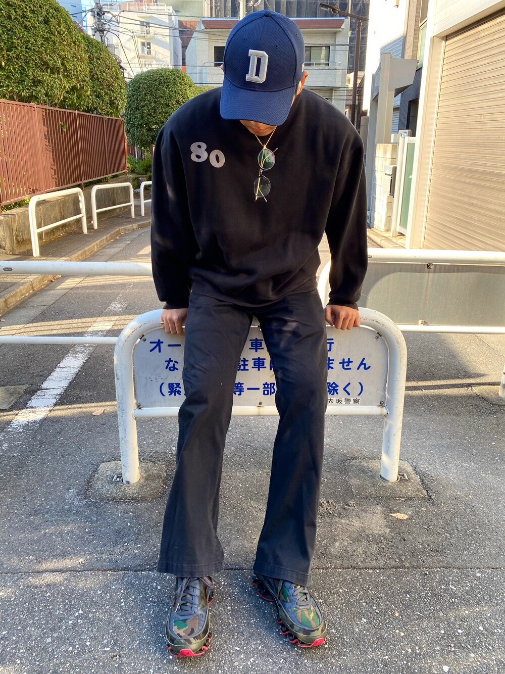 「秋冬コーデ、シンプルスタイル、ストリート、メンズコーデ、おしゃれさんと繋がりたい、ootd、大人カジュアル、リラックススタイル、着回しコーデ、カジュアル、ストリートMIX、stussy、黒、RAF SIMONS、black」｜「adidas by RAF SIMONSのアイテム（スニーカー、その他）」を使った、M¡yu さん（メンズ・183cm）の秋コーディネートの1枚目の写真