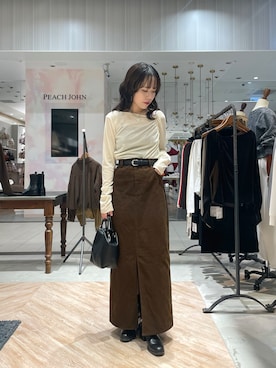 「CAPRICIEUX LE'MAGE（カプリシューレマージュ）のベロアアシメトップス（Tシャツ/カットソー、ホワイト系）」を使った、yuppy_lemage🍊さん（レディース・160cm）の秋コーディネート