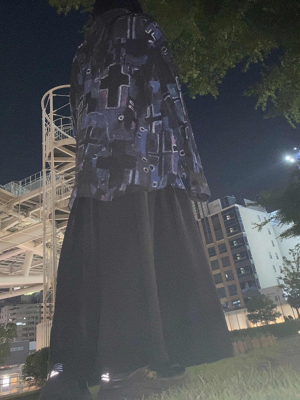 「LADMUSICIAN、rovtski、HOKAONEONE」｜「LAD MUSICIANのアイテム（シャツ/ブラウス、ブルー系）」を使った、たなかさん（メンズ・160cm）の夏コーディネートの1枚目の写真