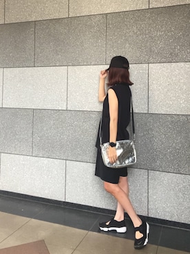 「オールブラック」｜「アイテム（キャップ）」を使った、cbさん（レディース・159cm）の夏コーディネート