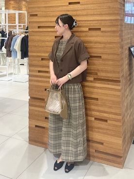 「RODE SKO(ロデスコ)のピープトゥスカラップセパレートサンダル(サンダル、ブラック系)」を使った、nanaさん(レディース・162cm)の春コーディネート