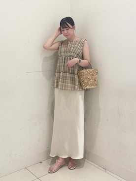 「SENSE OF PLACE by URBAN RESEARCH（センスオブプレイスバイアーバンリサーチ）のサテンアイラインスカート（スカート、ホワイト系）」を使った、nanaさん（レディース・162cm）の夏コーディネート
