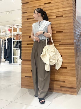 「帰省コーデ」｜「アイテム（スラックス）」を使った、nanaさん（レディース・162cm）の夏コーディネート