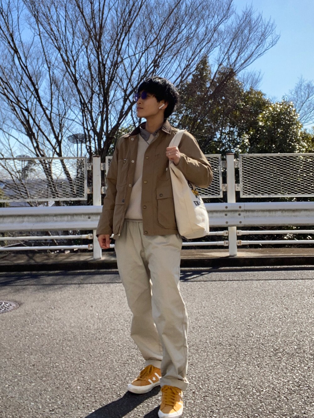 「オトナカジュアル、シンプルコーデ、低身長コーデ、プチプラコーデ、ベスト、ブラウン、休日スタイル、春コーデ、ボーイッシュ」｜「Leeのアイテム（その他アウター、ベージュ系）」を使った、植物子羊さん（レディース・155cm）の冬コーディネートの1枚目の写真