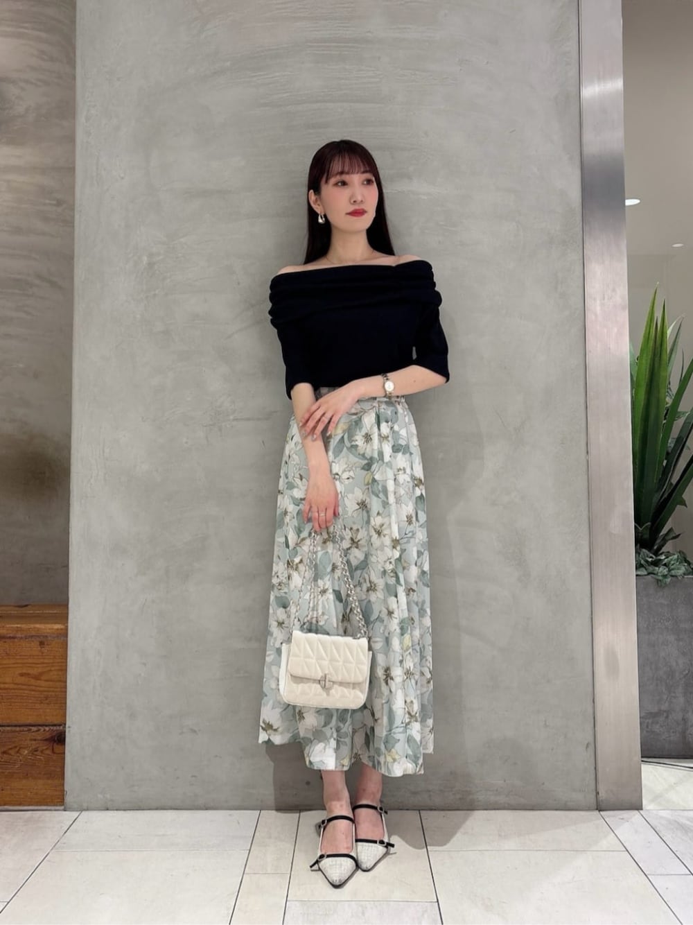 「春めき満開コーデ、今日のコーデ、シンプルスタイル、はるコーデ、スカートスタイル、オトナカジュアル、オトナ女子、オトナカワイイ、カジュアル、カジュアルコーデ、きれいめカジュアル、キレイめ、きれいめ、キレイめカジュアル、きれいめコーディネート」｜「PROPORTION BODY DRESSINGのニュアンスフラワースカート / 1215120400（スカート、グリーン系）」を使った、PROPORTION STAFFさん（レディース・162cm）の春コーディネートの1枚目の写真