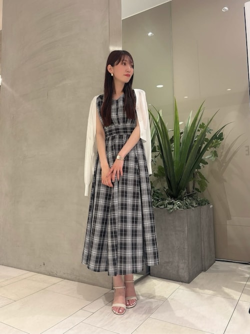 ワンピース 光沢 Vネック 半袖 シャーリング リボン フェミニン ドロスト肩リボン付きウエストシャーリング麻タッチワンピース