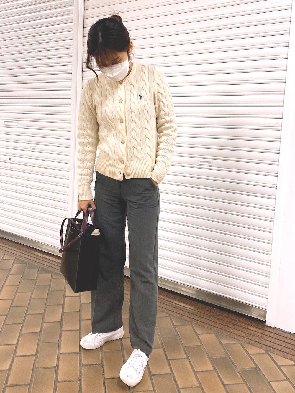 「シンプル、MARNI、Polo Ralph Lauren、韓国ファッション、韓国コーデ」｜「MARNIのMUSEO / ミニショッピングバッグ（トートバッグ、ブラック系）」を使った、Jさん（レディース・160cm）の冬コーディネートの1枚目の写真