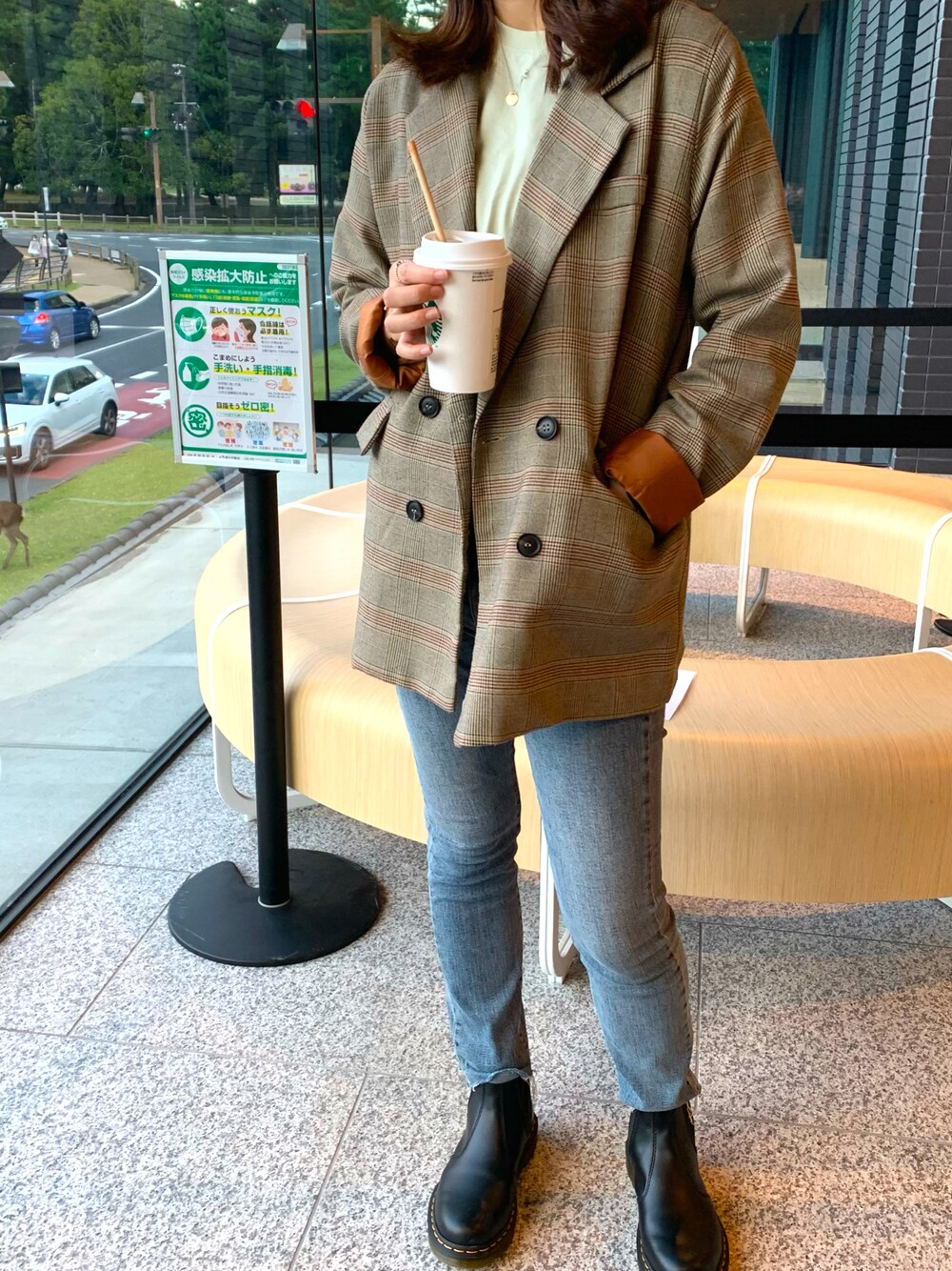 「Dr.Martens、秋のコーデ、韓国ファッション」｜「Dr. Martensのアイテム（ブーツ、ブラック系）」を使った、Jさん（レディース・160cm）の秋コーディネートの1枚目の写真