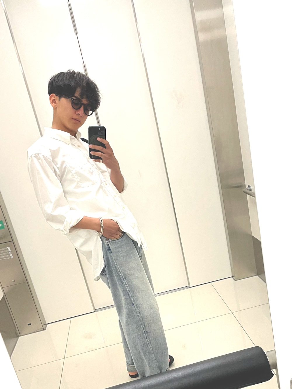 「夏コーデ、夏、休日スタイル、カジュアルコーデ、シンプルスタイル、いいね、save、フォローお願いします🤑、デニムパンツ、メンズファッション、シルバーアクセサリー、おしゃれさんと繋がりたい、シンプルコーデ、大人カジュアル、シャツスタイル、ootd、COMOLI」｜「COMOLIのアイテム（デニムパンツ、ブルー系）」を使った、古川悠さん（メンズ・172cm）の夏コーディネートの1枚目の写真