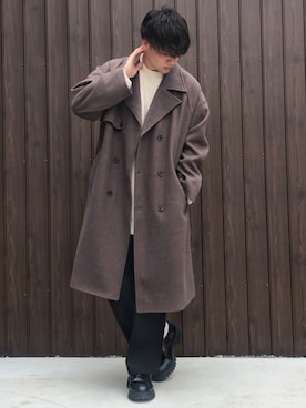 「白ニット」｜「アイテム（トレンチコート）」を使った、kosukeさん（メンズ・181cm）の冬コーディネート