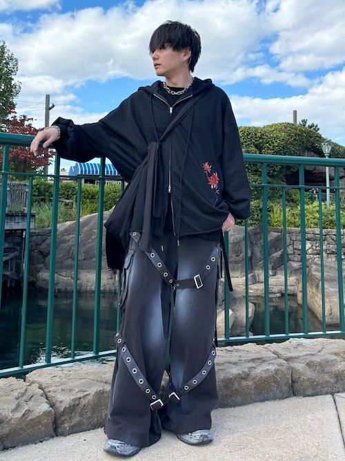 ERAR】ヴィンテージライクスプレー加工ベルトデザインギミックデニム 