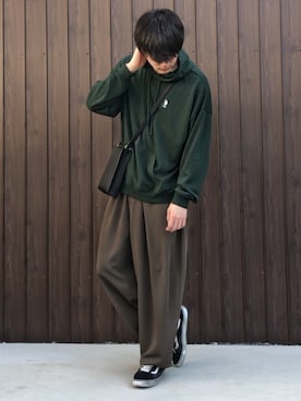 「バルーンパンツ」｜「アイテム（ショルダーバッグ）」を使った、kosukeさん（メンズ・181cm）の冬コーディネート