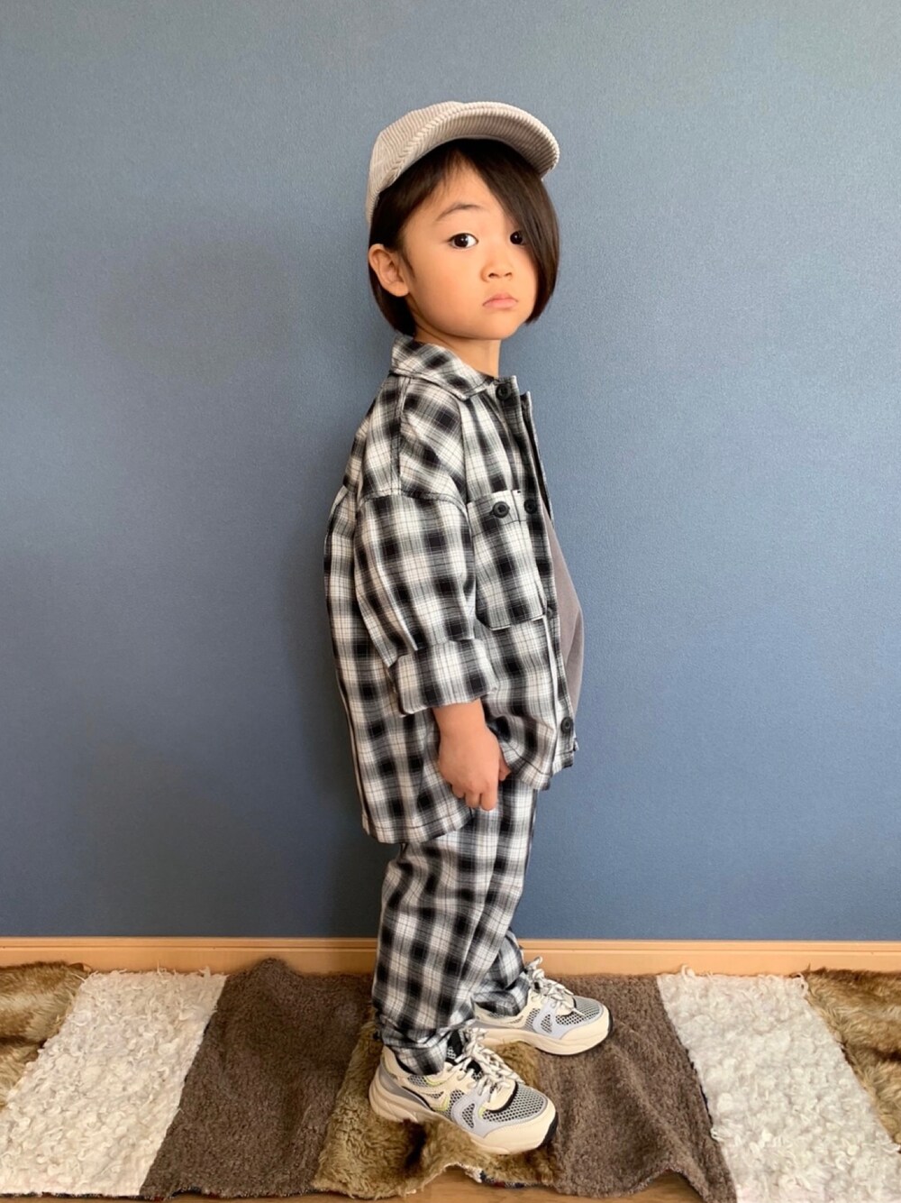 「GU、GUkids、GUコーデ、シェフパンツ、シェフシャツ、セットアップ、スニーカー、ZARAKIDS、3coins、コーデュロイキャップ」｜「ZARA KIDSのアイテム（スニーカー、ホワイト系）」を使った、jozeripeyanさん（キッズ・100cm）の秋コーディネートの1枚目の写真