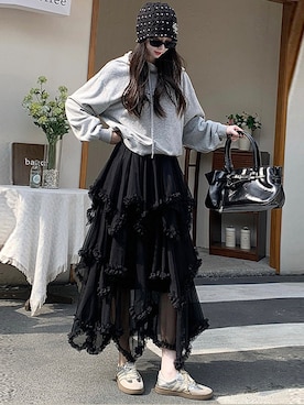 「DAY CLOSET（デイ クローゼット）の【ロング丈/裏地付き】レイヤード風ボリュームランダムヘムチュールスカート レディース（スカート、ブラック系）」を使った、TeddyShopさん（レディース・158cm）の秋コーディネート