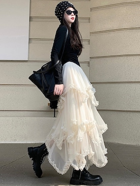 「DAY CLOSET（デイ クローゼット）の【ロング丈/裏地付き】レイヤード風ボリュームランダムヘムチュールスカート レディース（スカート、ホワイト系）」を使った、TeddyShopさん（レディース・158cm）の秋コーディネート