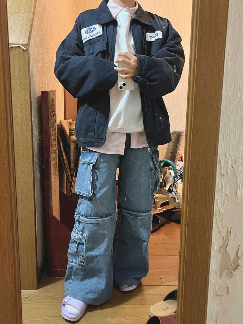 「ストリート、新星WEARISTAにエントリー、シンプルスタイル、パンツコーデ、ラクチンコーデ、あったかコーデ、冬服、ワイドパンツ、レイヤードスタイル、着回しコーデ、ジャケットスタイル、メンズライク、ピンク、ビッグシルエット、WEARyouthコーデ」｜「BIRKENSTOCKの【BIRKENSTOCK/ビルケンシュトック】Arizona EVA（サンダル、パープル系）」を使った、yamさん（レディース・154cm）の冬コーディネートの1枚目の写真