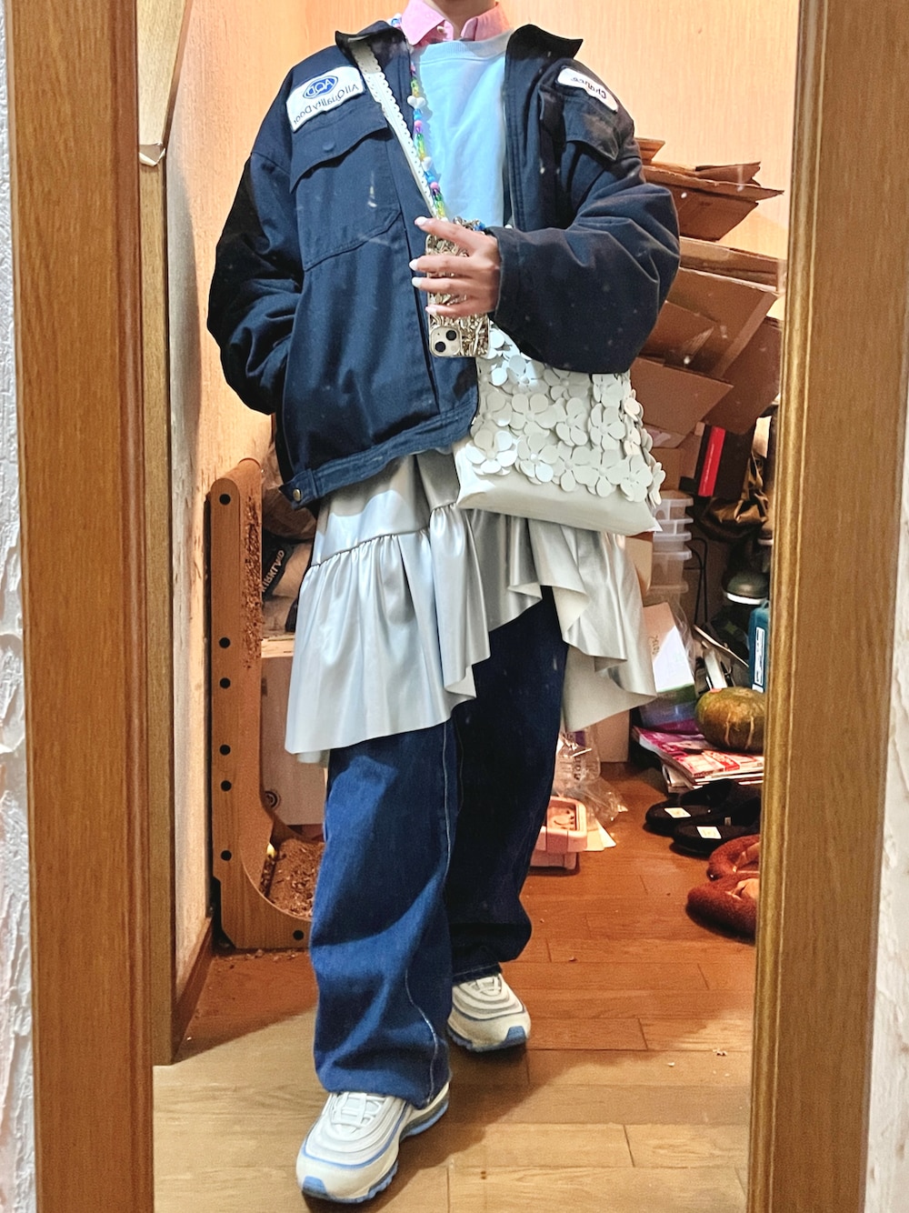 「春色、初春コーデ、春服、ゆるコーデ、デニム、スカートスタイル、プチプラコーデ、春アウター、ブルー、古着、パンツコーデ、古着コーデ、ビッグシルエット、通勤コーデ」｜「SHEINのアイテム（デニムパンツ、ブルー系）」を使った、yamさん（レディース・154cm）の冬コーディネートの1枚目の写真