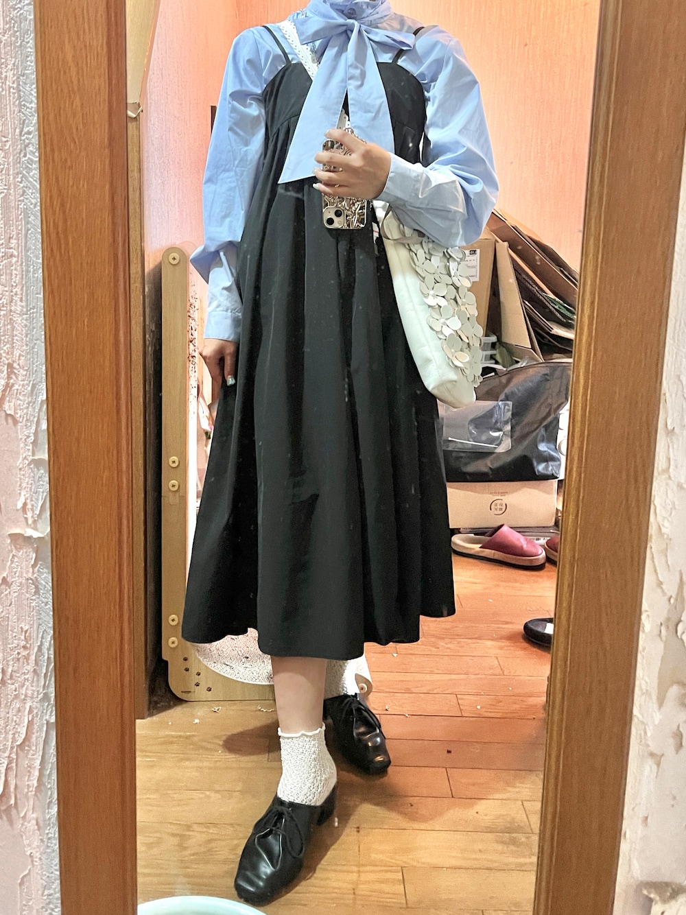 「シンプルスタイル、大人可愛い、大人女子、プチプラ、大人コーデ、大人かわいい、ガーリーコーデ、着回しコーデ、ブラウスコーデ、ロングワンピース、ガーリー、ワンピースコーデ、ショートヘア、リボン」｜「ORiental TRafficのORiental TRaffic レースアップスリッパ ＊（サンダル、ブラック系）」を使った、yamさん（レディース・154cm）の夏コーディネートの1枚目の写真