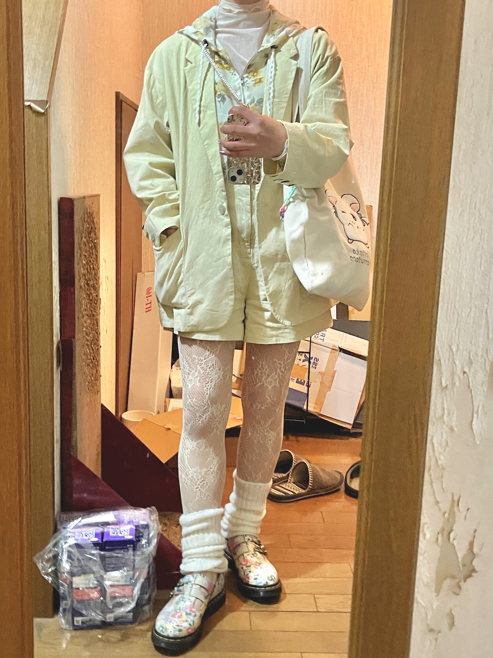 「オトナカジュアル、春服コーデ、春服、春夏コーデ、きれいめカジュアル、セットアップ、ジャケット、おでかけコーデ、春アウター、トートバッグ、イエロー、フリル、オトナカワイイ、古着MIX、ガーリー」｜「しまむらのアイテム（トートバッグ、ホワイト系）」を使った、yamさん（レディース・154cm）の春コーディネートの1枚目の写真