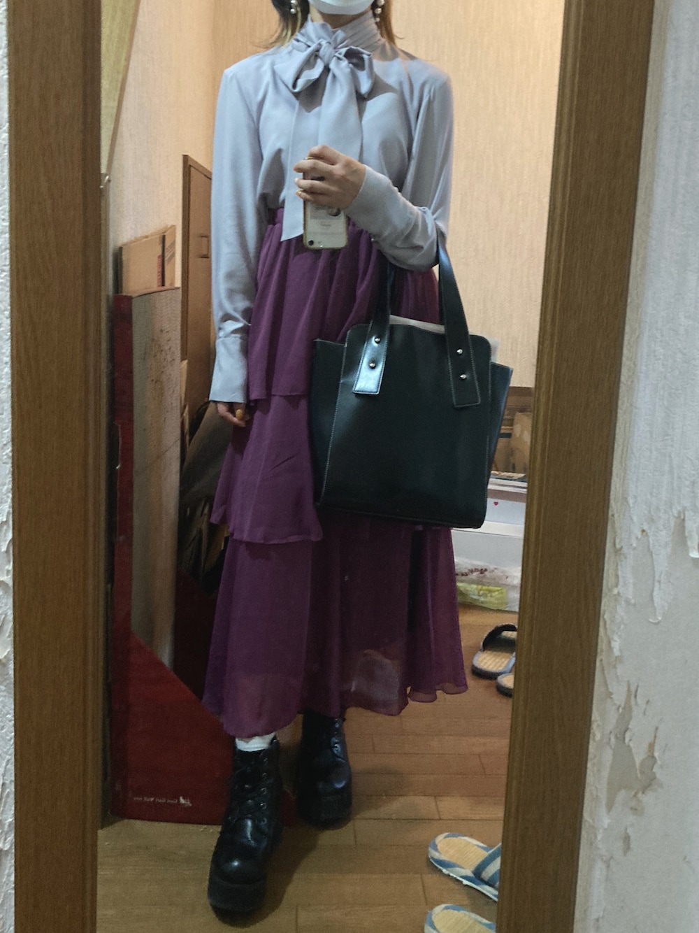 「秋冬コーデ、シンプル、オトナ女子、トートバッグ、着回しコーデ、大人ガーリー」｜「mysticのloti WEB限定 マルチハンドルバッグ（ショルダーバッグ、ブラック系）」を使った、yamさん（レディース・154cm）の秋コーディネートの1枚目の写真