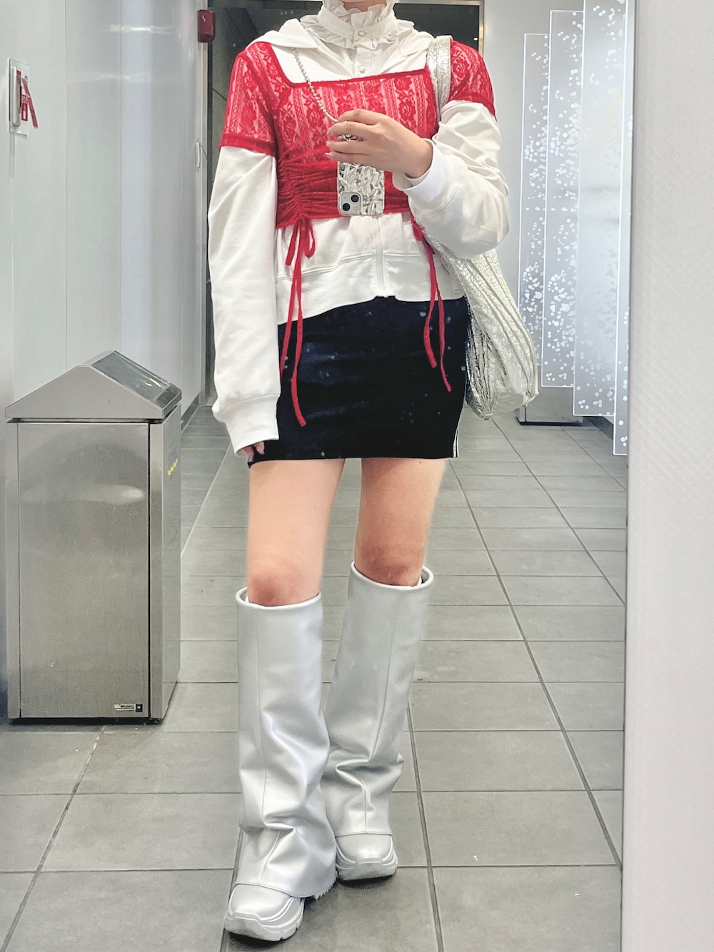 「春服コーデ、オトナ女子、カジュアルガーリー、スカートコーデ、春服みてみて、ブラウスコーデ、ガーリーコーデ、リボン、トートバッグ」｜「PAMEO POSEのGarde Lace T（Tシャツ/カットソー、レッド系）」を使った、yamさん（レディース・154cm）の春コーディネートの1枚目の写真