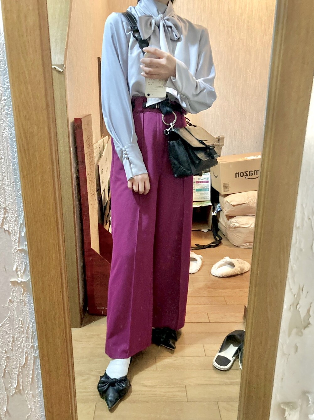 「休日スタイル、カジュアル、シンプル、サンダルコーデ、ショルダーバッグ、大人かわいい、ボリューム袖、オトナ女子」｜「VISのさらりと快適！美シルエットが魅力のドライタッチワイドパンツ（スラックス、パープル系）」を使った、yamさん（レディース・154cm）の夏コーディネートの1枚目の写真